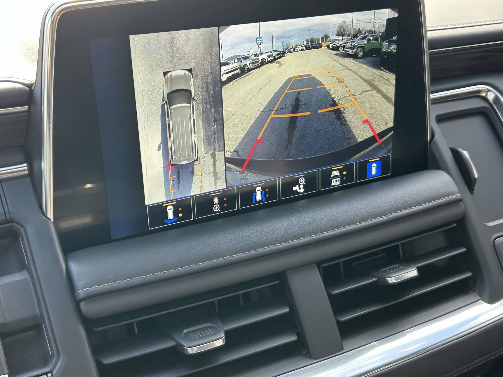 Used 2022 Chevrolet Suburban Z71 w/ Luxury Package image 25