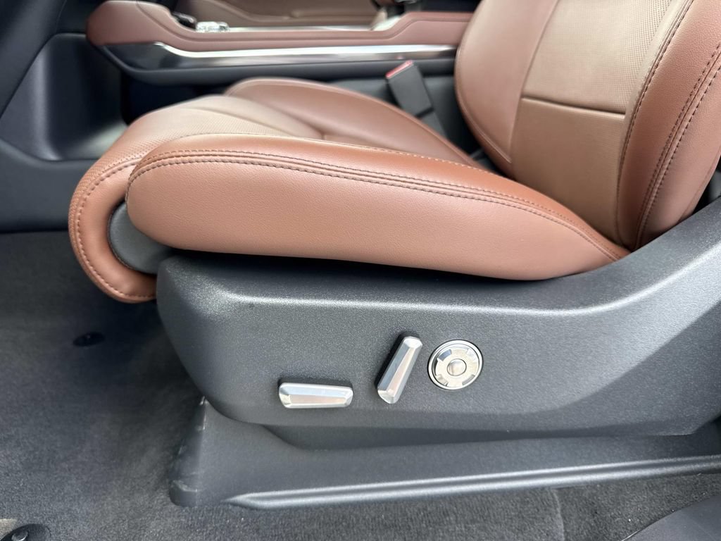 New 2026 Lincoln Navigator L Reserve AWD/4WD image 22