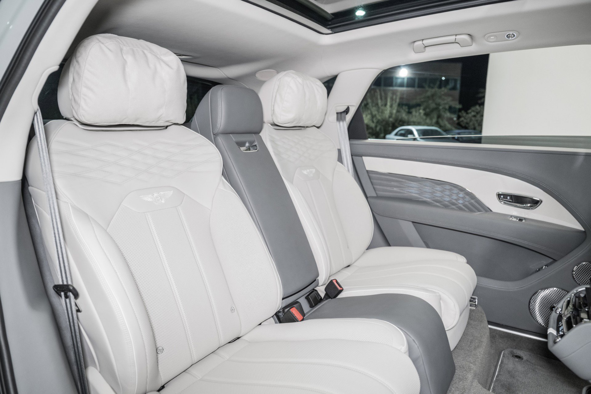 New 2025 Bentley Bentayga Extended Wheelbase image 31