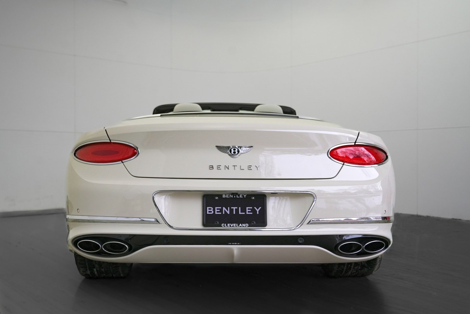 Used 2023 Bentley Continental GT Azure image 81