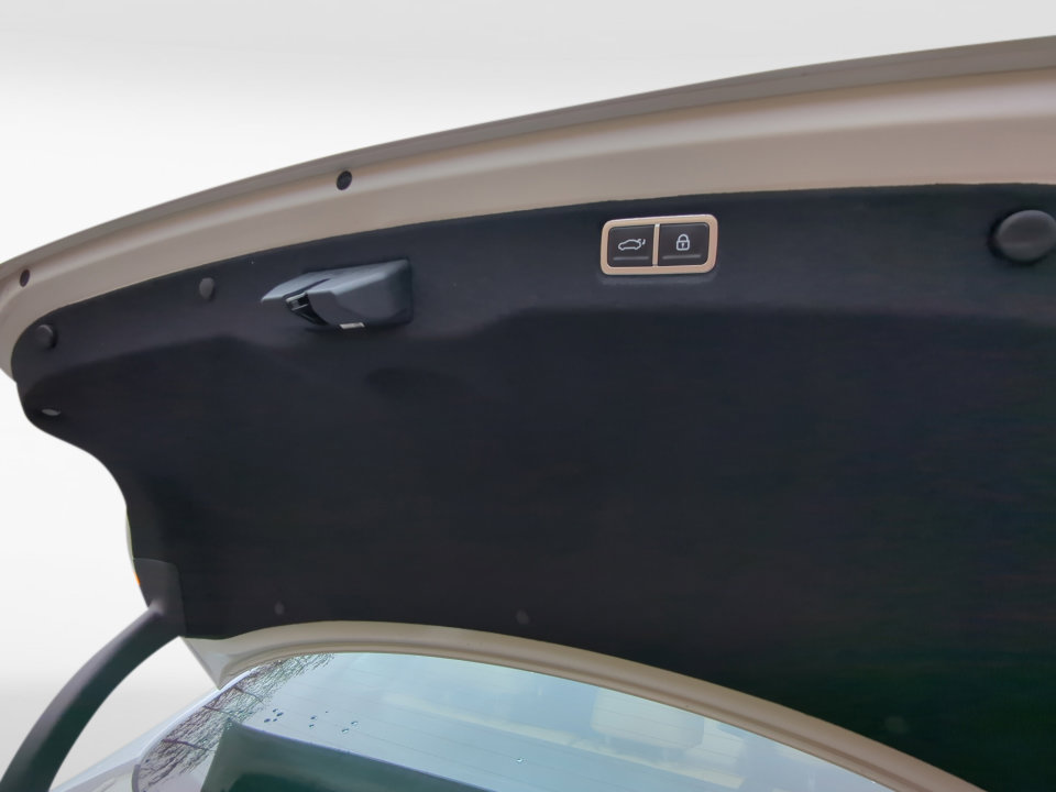 Certified 2025 Hyundai Sonata Limited FWD image 19