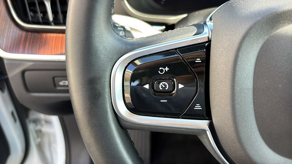 Used 2023 Volvo XC60 T8 Plus w/ Climate Package AWD/4WD image 16