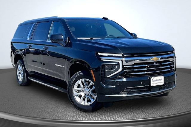 Used 2025 Chevrolet Suburban LT AWD/4WD image 3