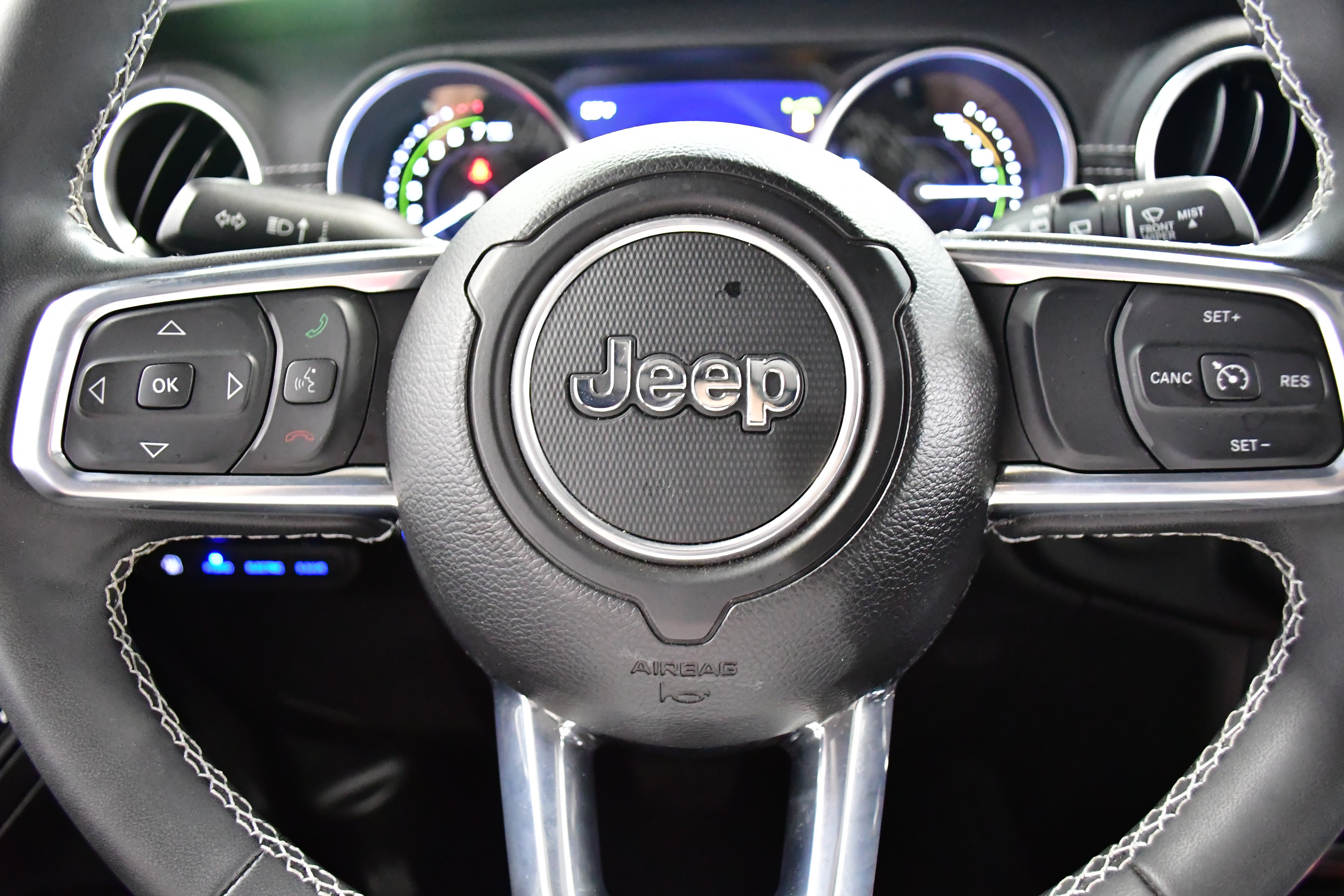 Used 2023 Jeep Wrangler Unlimited Sahara w/ Cold Weather Group AWD/4WD image 18