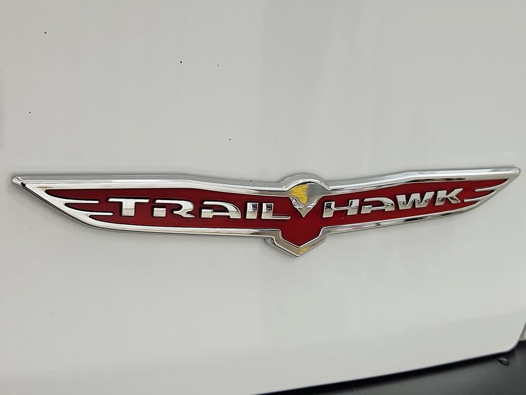 Used 2017 Jeep Cherokee Trailhawk w/ Comfort & Convenience Group AWD/4WD image 37