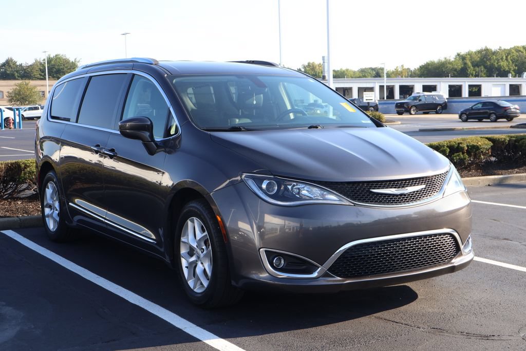 Used 2017 Chrysler Pacifica Touring-L Plus FWD image 3