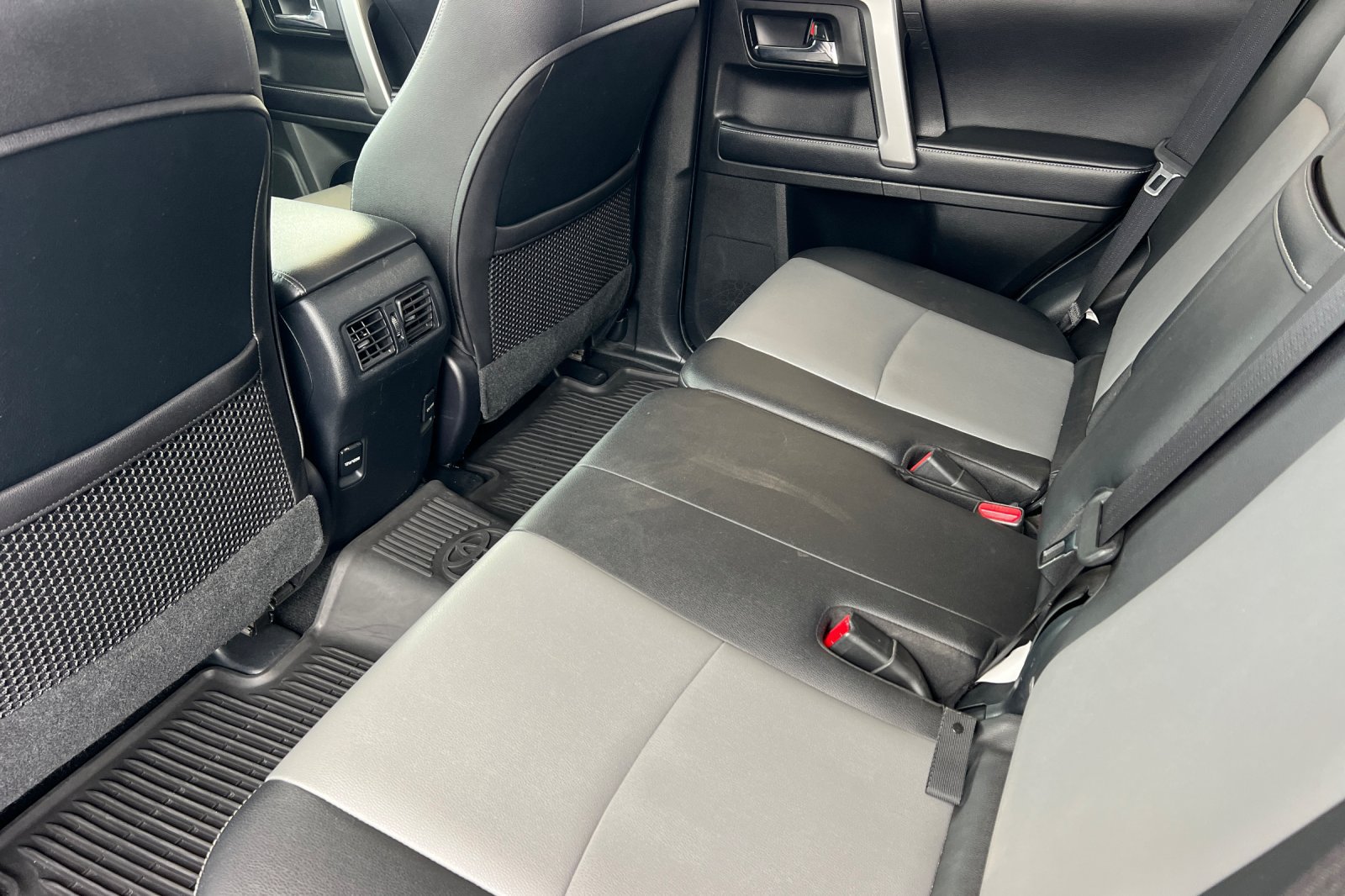 Certified 2018 Toyota 4Runner SR5 Premium AWD/4WD image 12