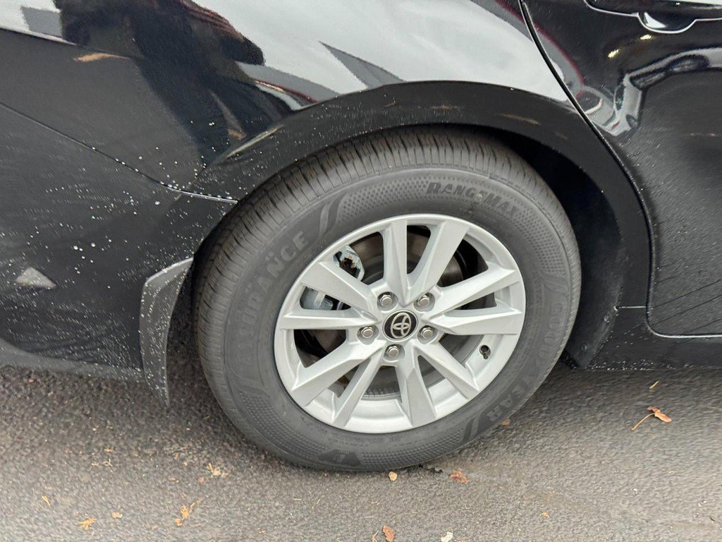New 2026 Toyota Camry Hybrid FWD image 4