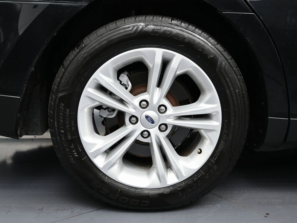 Used 2016 Ford Taurus SE image 11