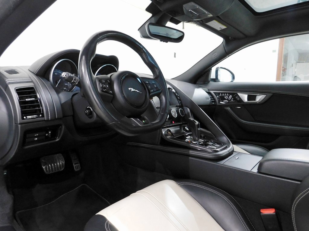 Used 2015 Jaguar F-TYPE R image 40