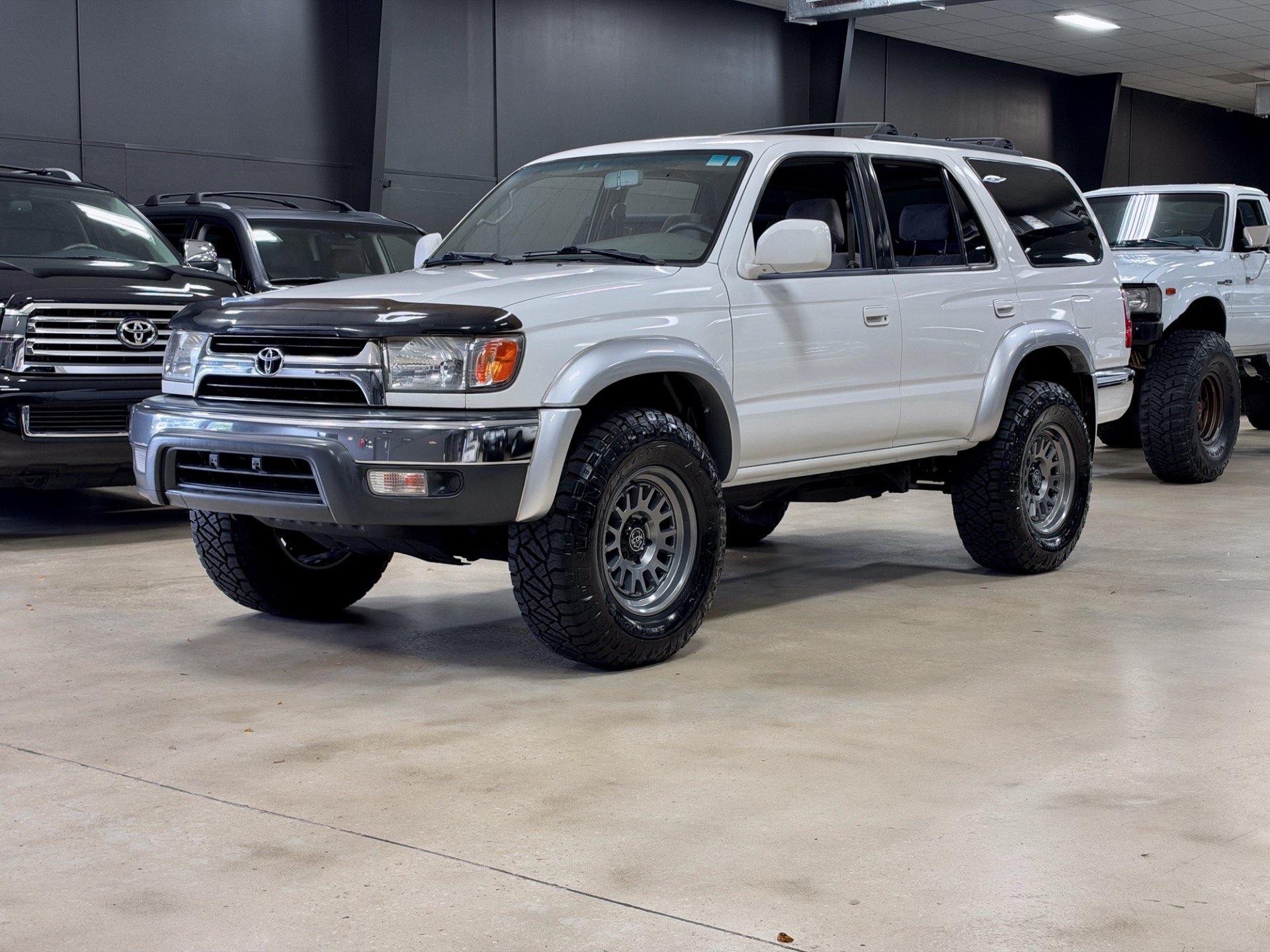 Used 2002 Toyota 4Runner SR5 w/ Upgrade Value Pkg 2 AWD/4WD image 1