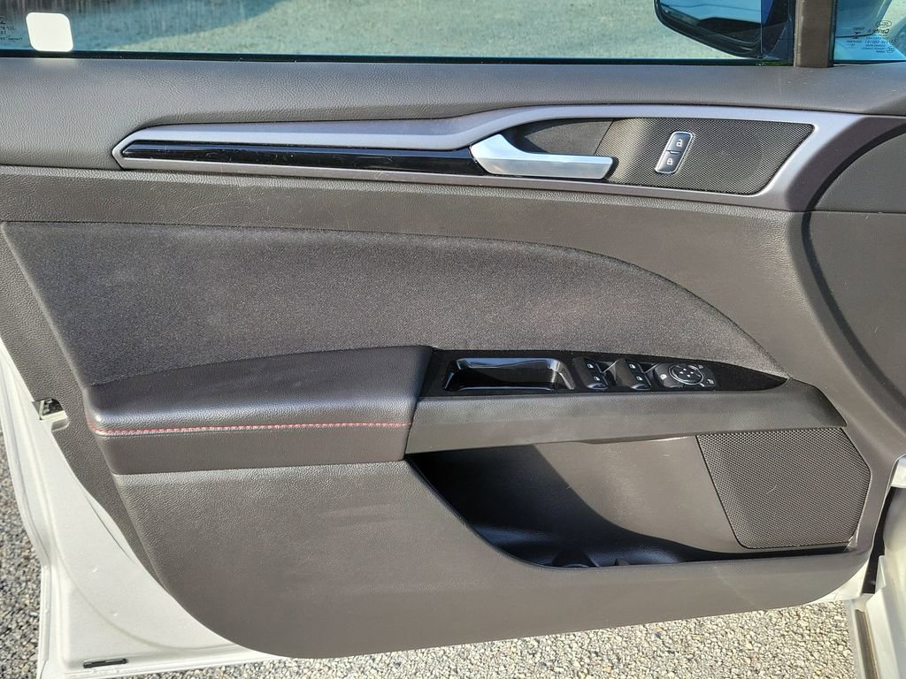 Used 2016 Ford Fusion SE image 16