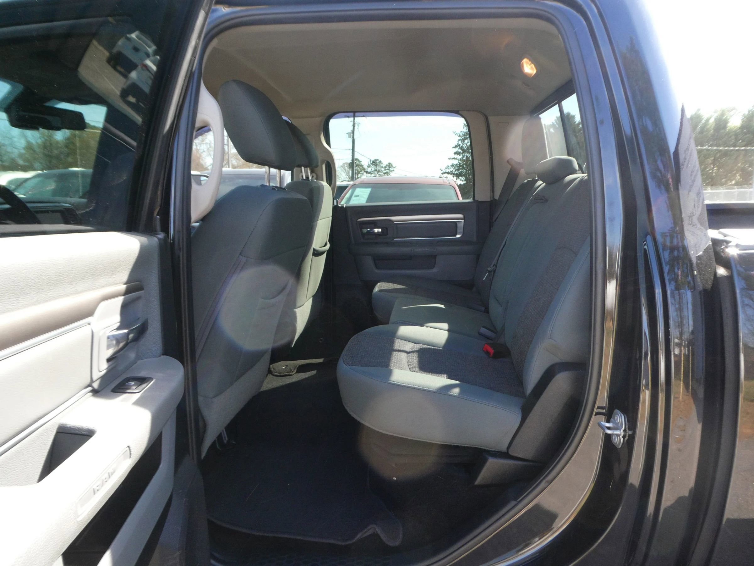 Used 2018 RAM 1500 Big Horn image 27