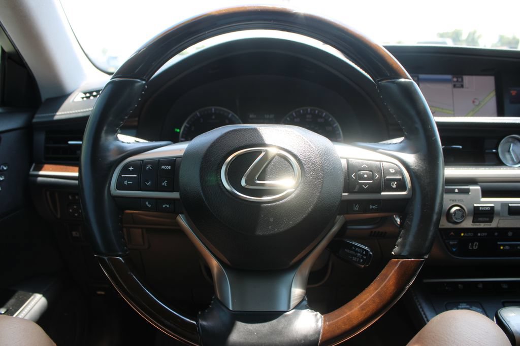 Used 2018 Lexus ES 350 w/ Luxury Package w/Wood Trim FWD image 33