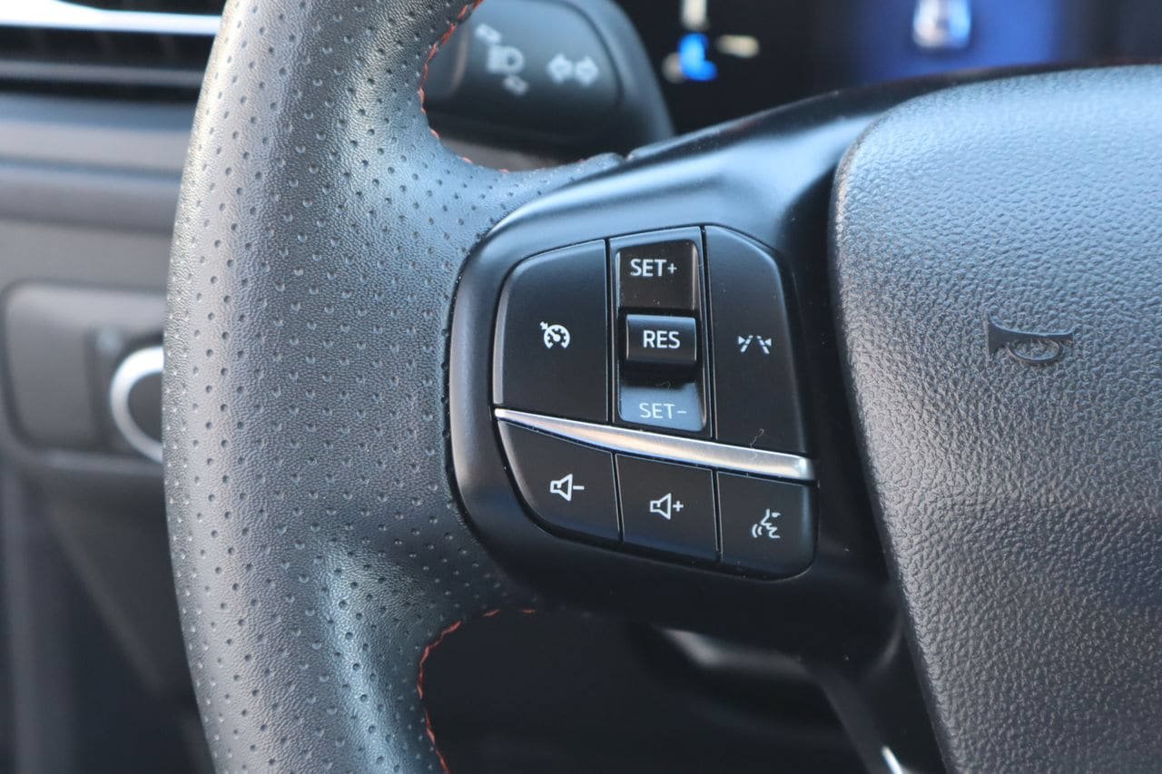 Used 2025 Ford Escape ST-Line AWD/4WD image 11