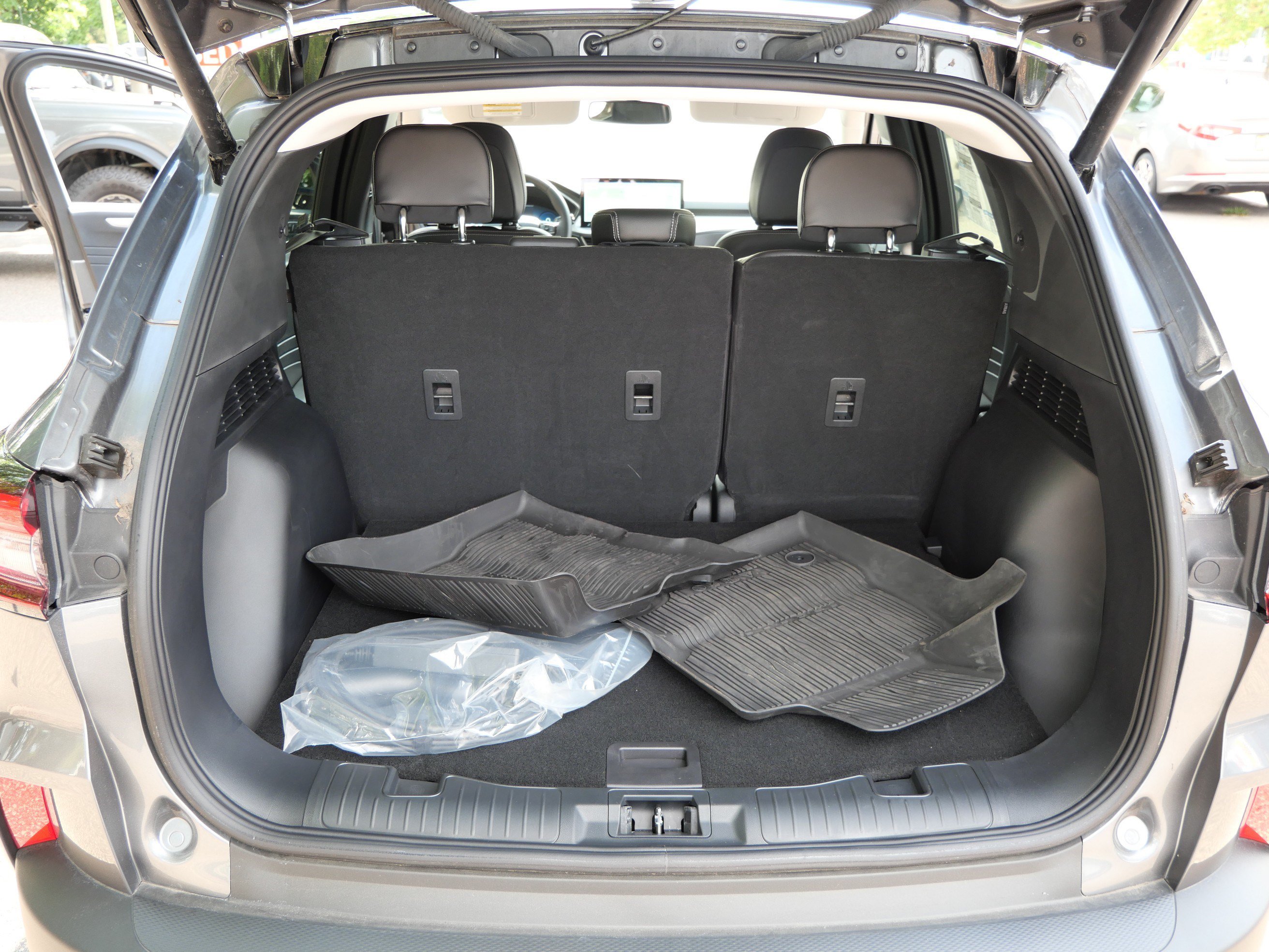 Used 2025 Ford Escape SE w/ PHEV Premium Package FWD image 18