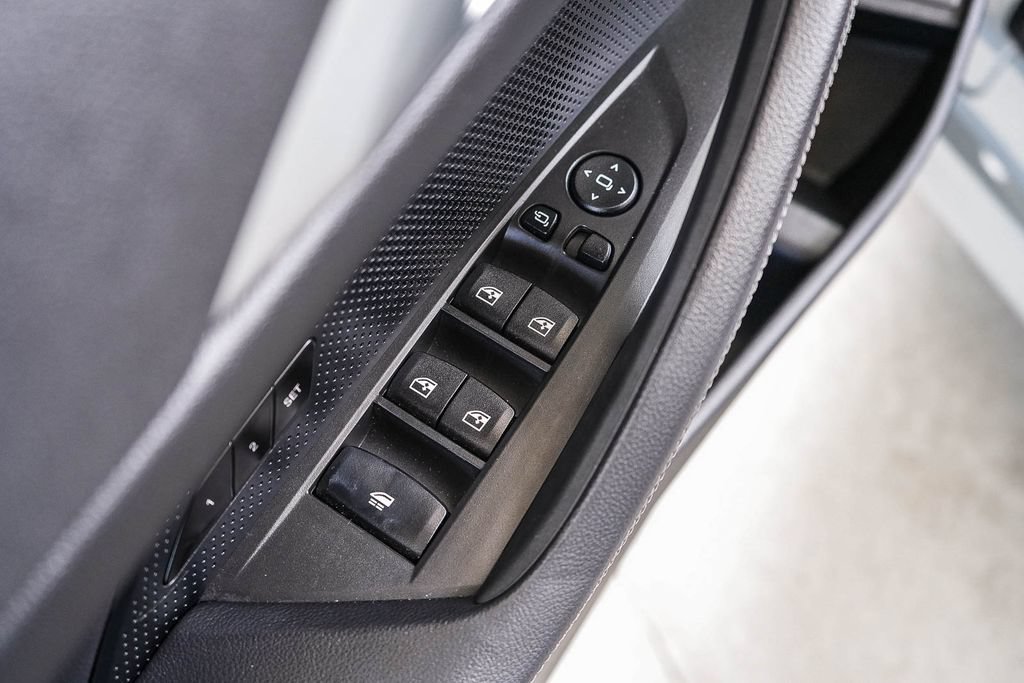 Used 2024 BMW M440i Convertible w/ Premium Package RWD image 20