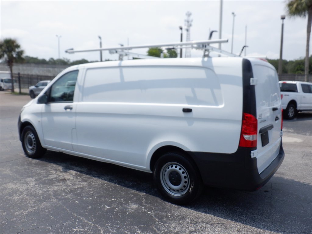 Used 2023 Mercedes-Benz Metris image 3