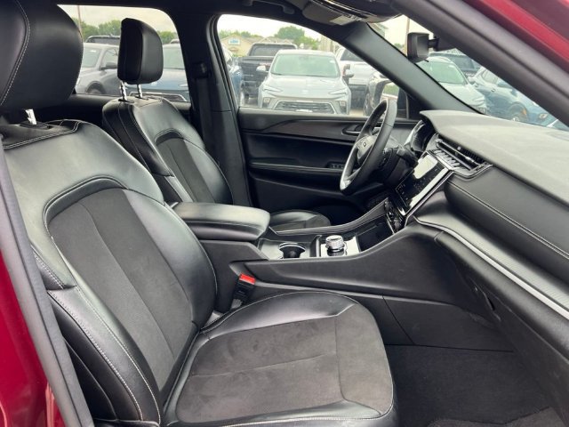 Used 2024 Jeep Grand Cherokee Altitude AWD/4WD image 38