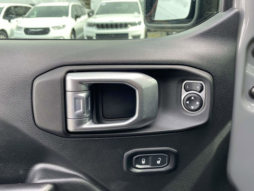 Used 2021 Jeep Gladiator Sport image 24