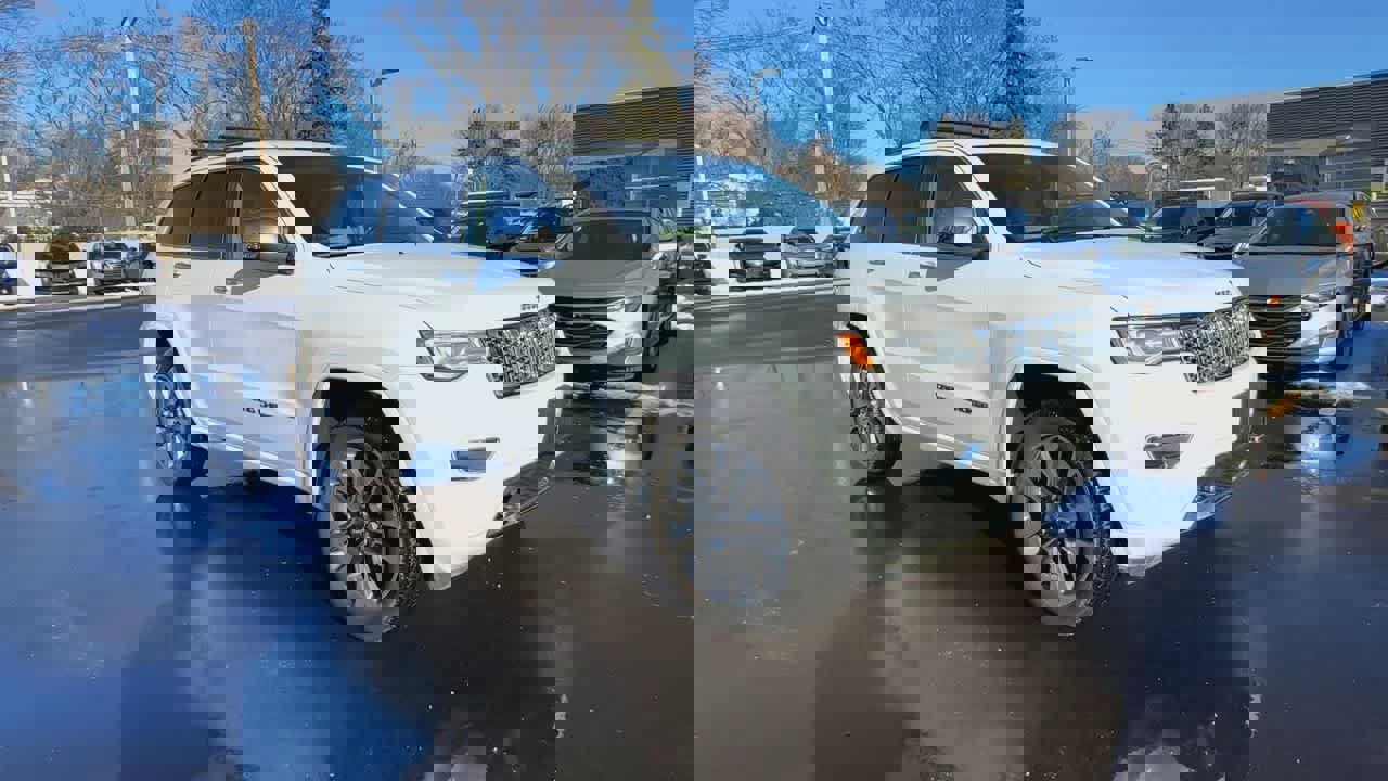 Used 2017 Jeep Grand Cherokee Overland image 3