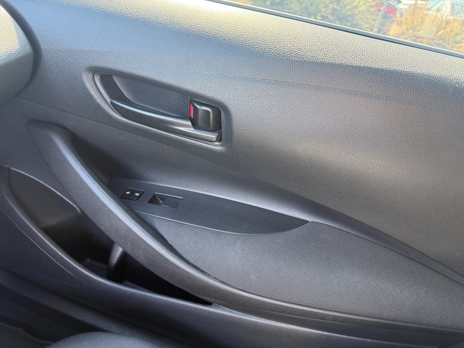 Used 2022 Toyota Corolla LE FWD image 16
