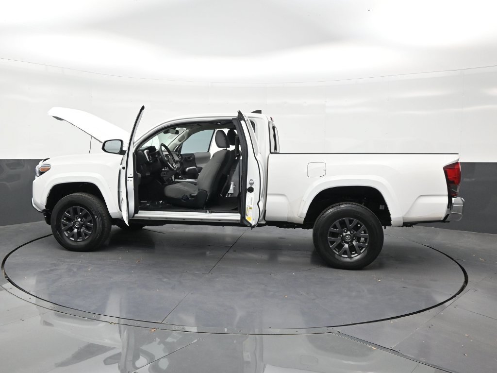 Used 2023 Toyota Tacoma SR5 w/ SR5 Appearance Package RWD image 30