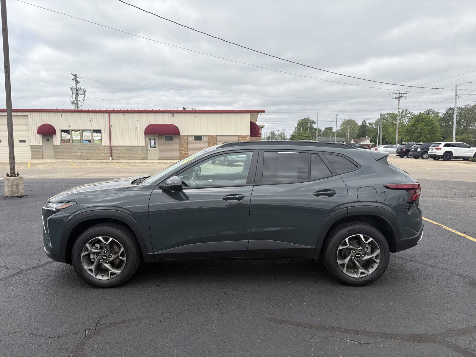 Used 2025 Chevrolet Trax LT w/ Driver Confidence Package FWD image 20