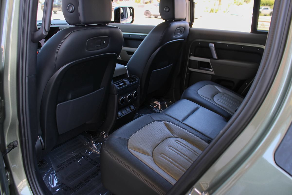 Used 2022 Land Rover Defender 110 X-Dynamic SE AWD/4WD image 16