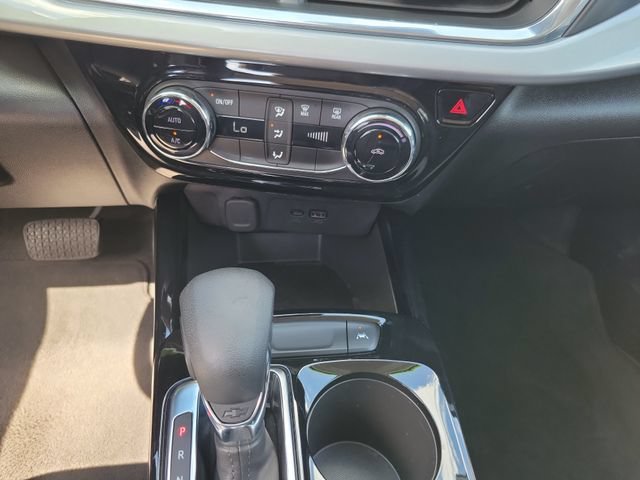 Used 2025 Chevrolet Trax LT FWD image 22