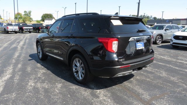 Certified 2022 Ford Explorer XLT w/ Equipment Group 202A image 5