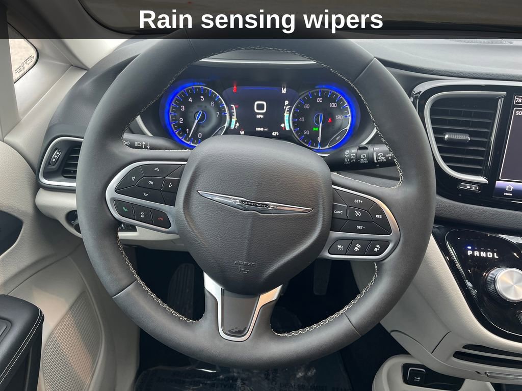 Used 2024 Chrysler Pacifica Touring-L image 20