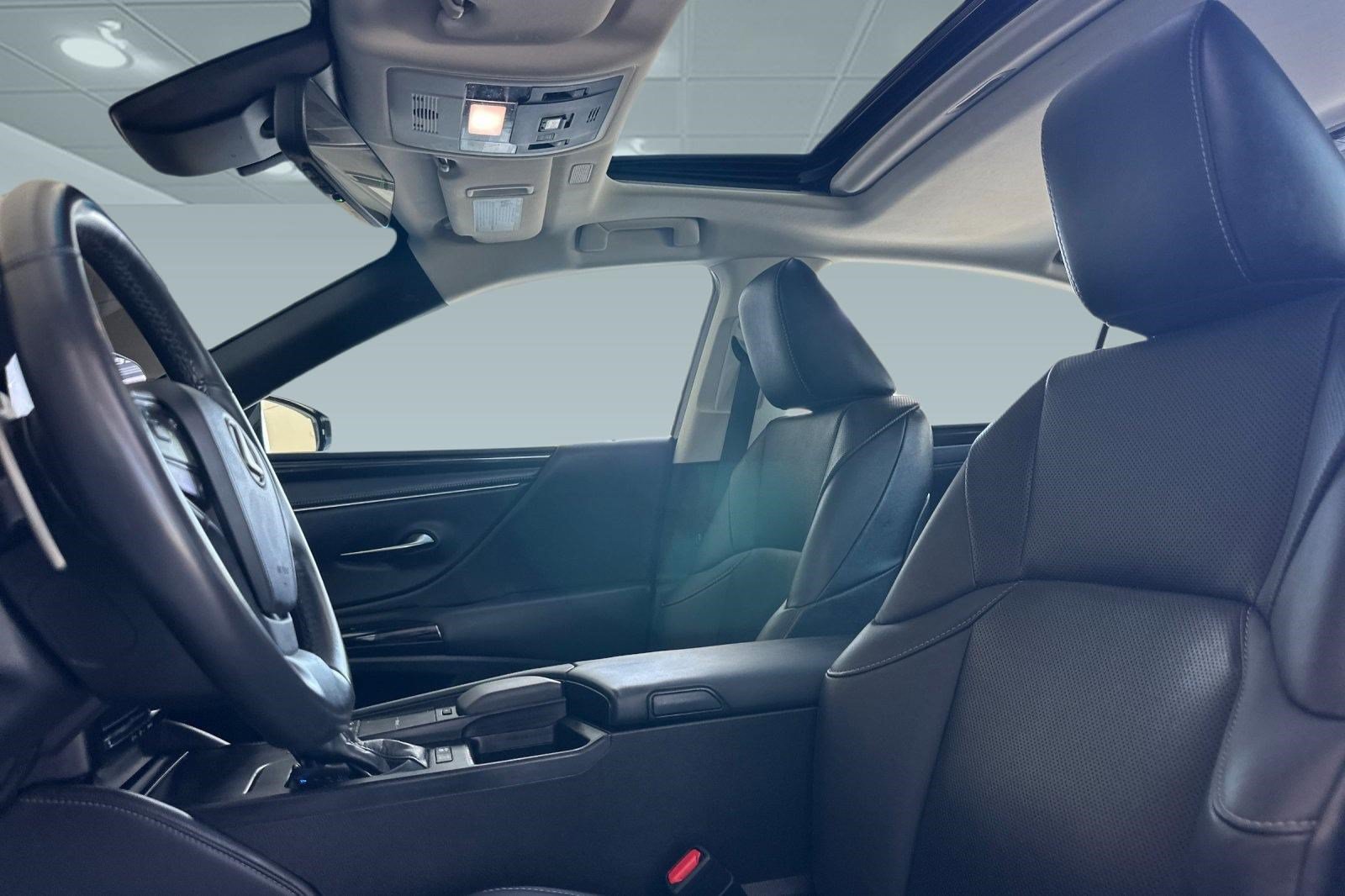 Used 2022 Lexus ES 300h w/ Accessory Package FWD image 15