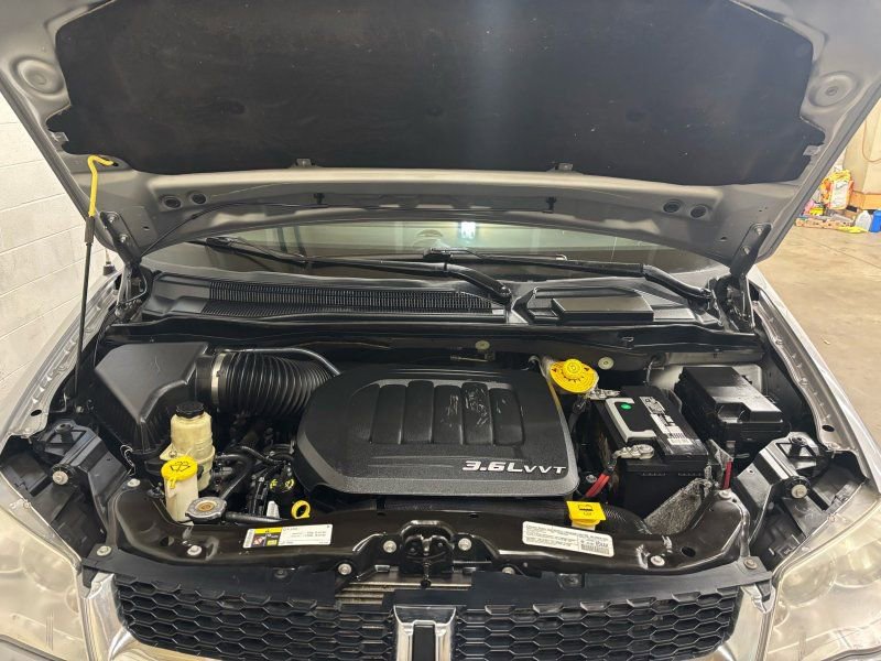 Used 2014 Dodge Grand Caravan SXT w/ Rear Park Assist Package image 22