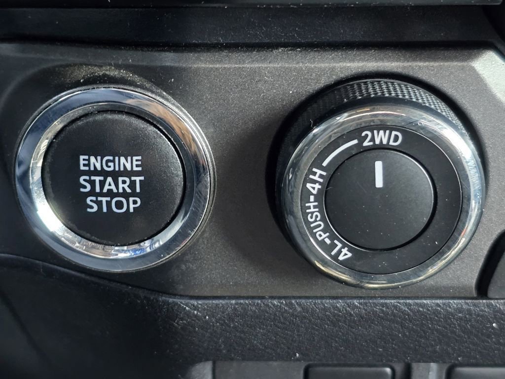 Used 2020 Toyota Tacoma TRD Off-Road w/ Technology Package AWD/4WD image 9