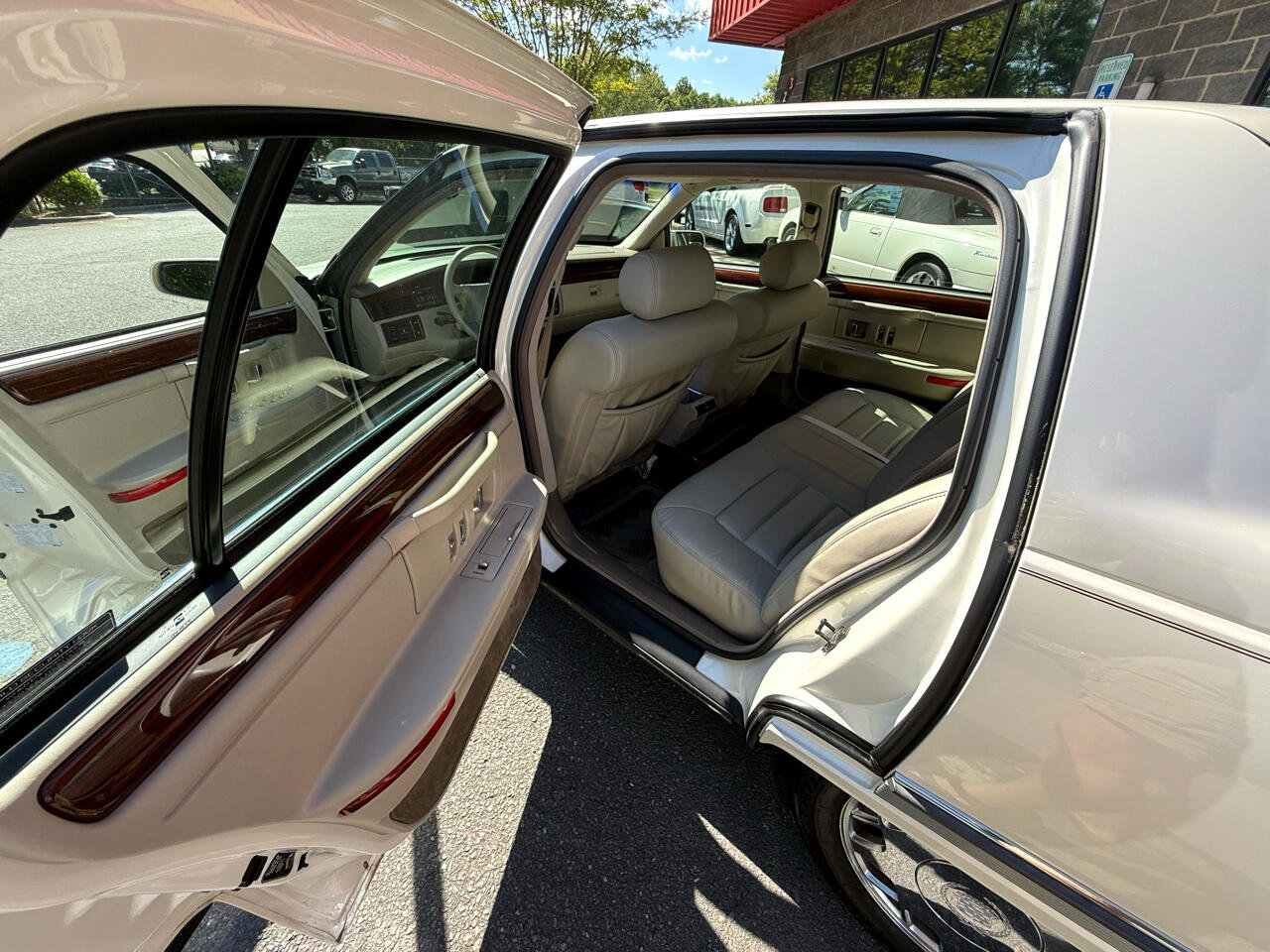 Used 1995 Cadillac De Ville Concours image 16