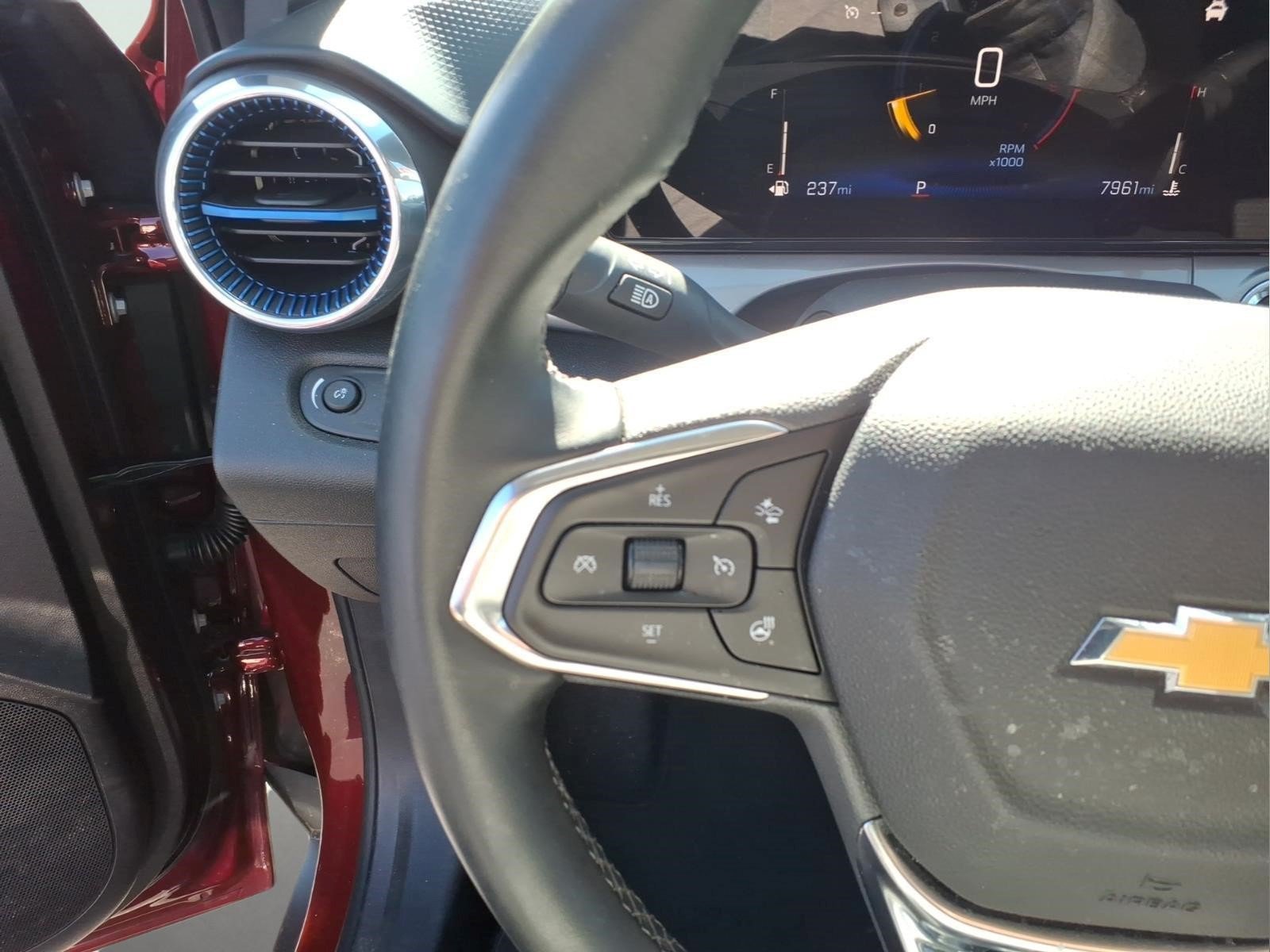 Used 2025 Chevrolet Trax LT w/ Sunroof Package FWD image 12