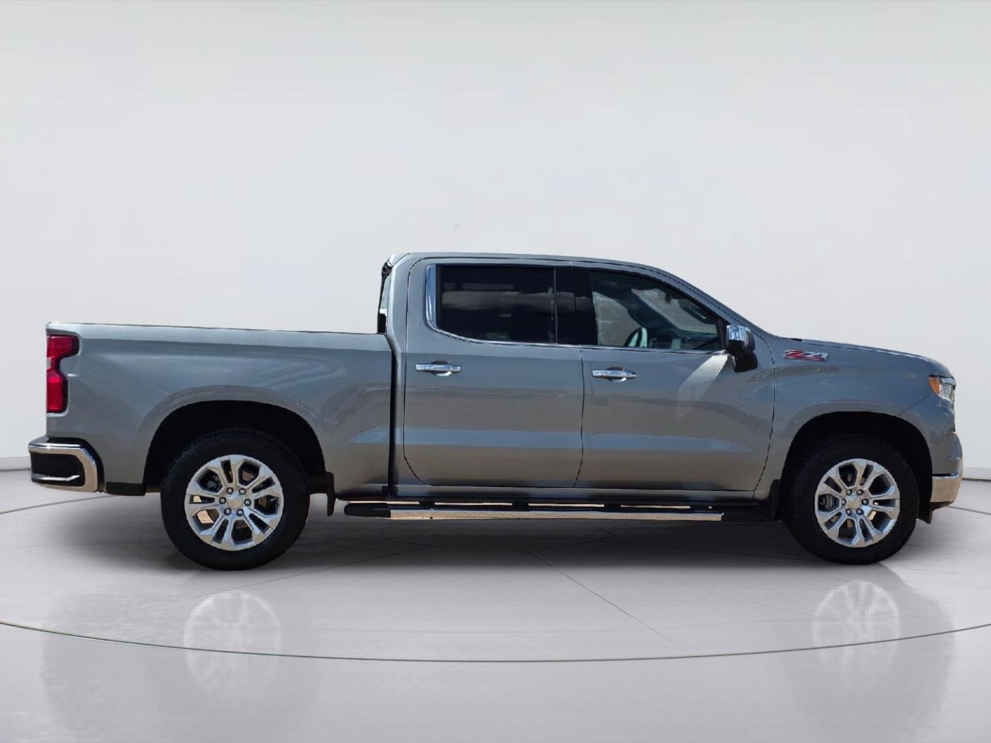 Used 2023 Chevrolet Silverado 1500 LTZ w/ Z71 Off-Road Package AWD/4WD image 4