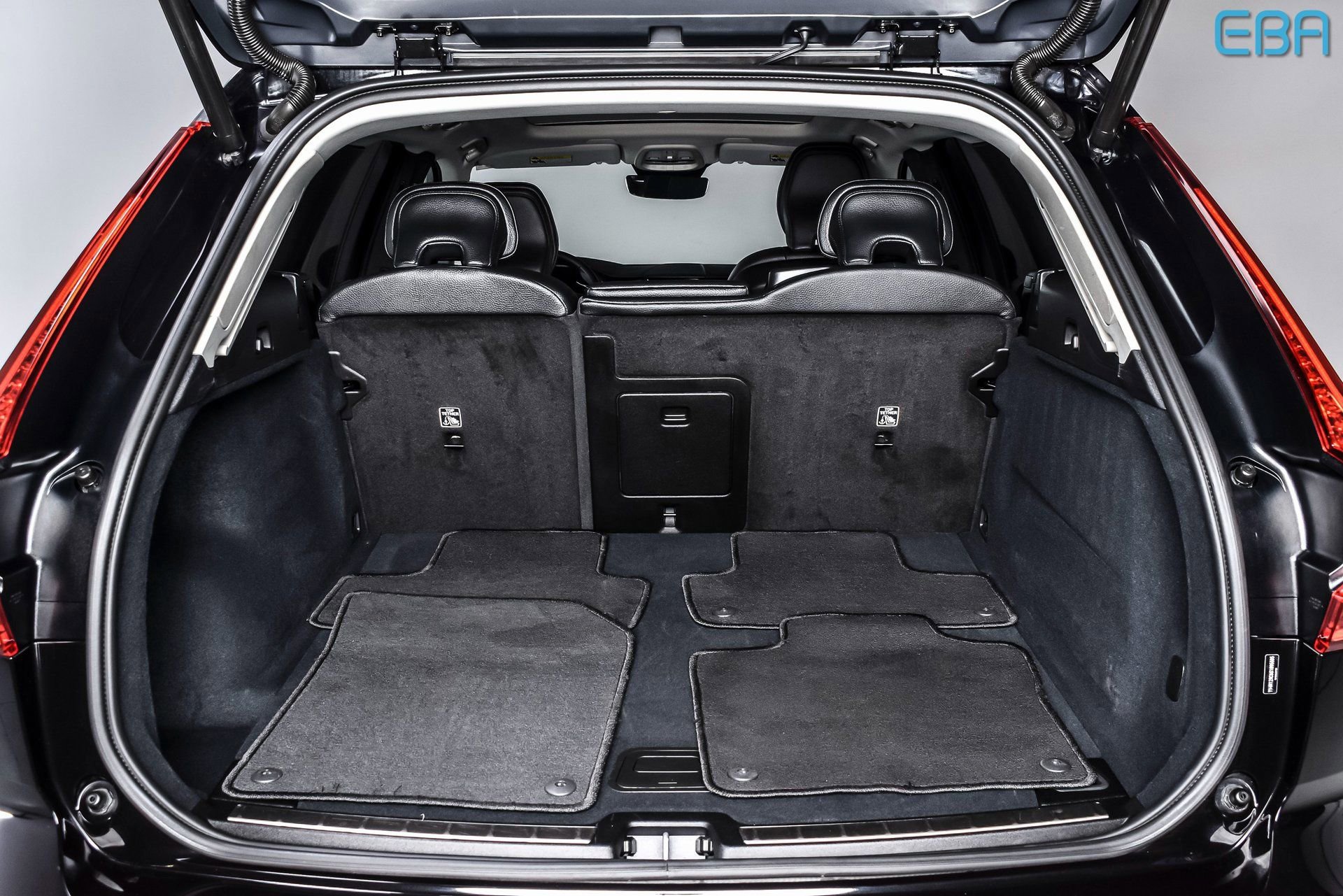 Used 2025 Volvo XC60 B5 Plus AWD/4WD image 14