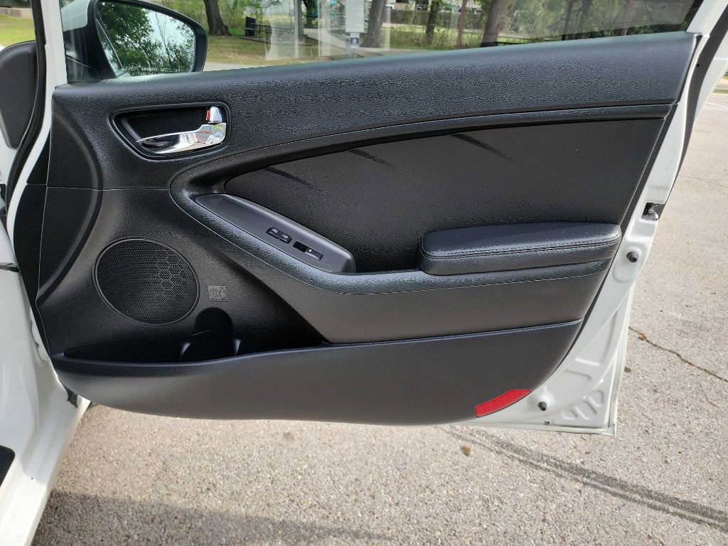 Used 2016 Kia Forte LX FWD image 28