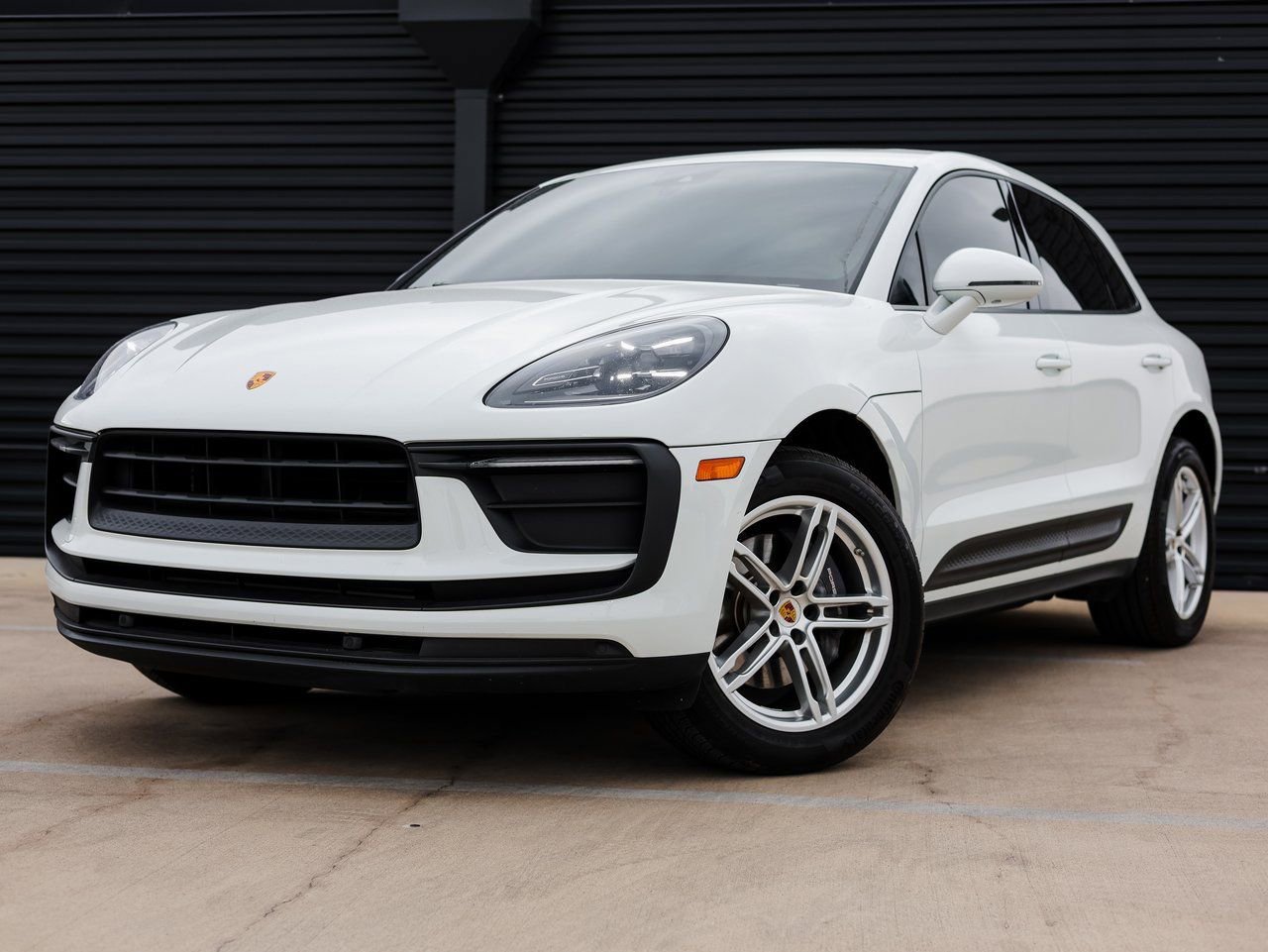 Certified 2022 Porsche Macan image 1