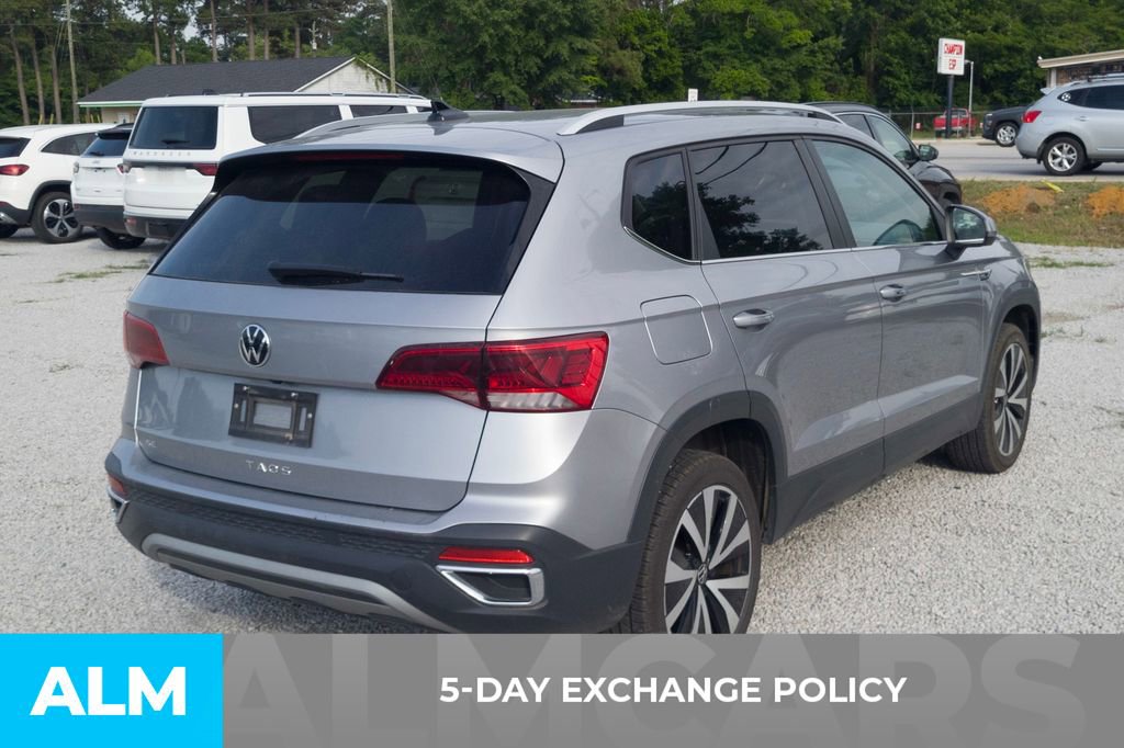 Used 2024 Volkswagen Taos SE FWD image 3