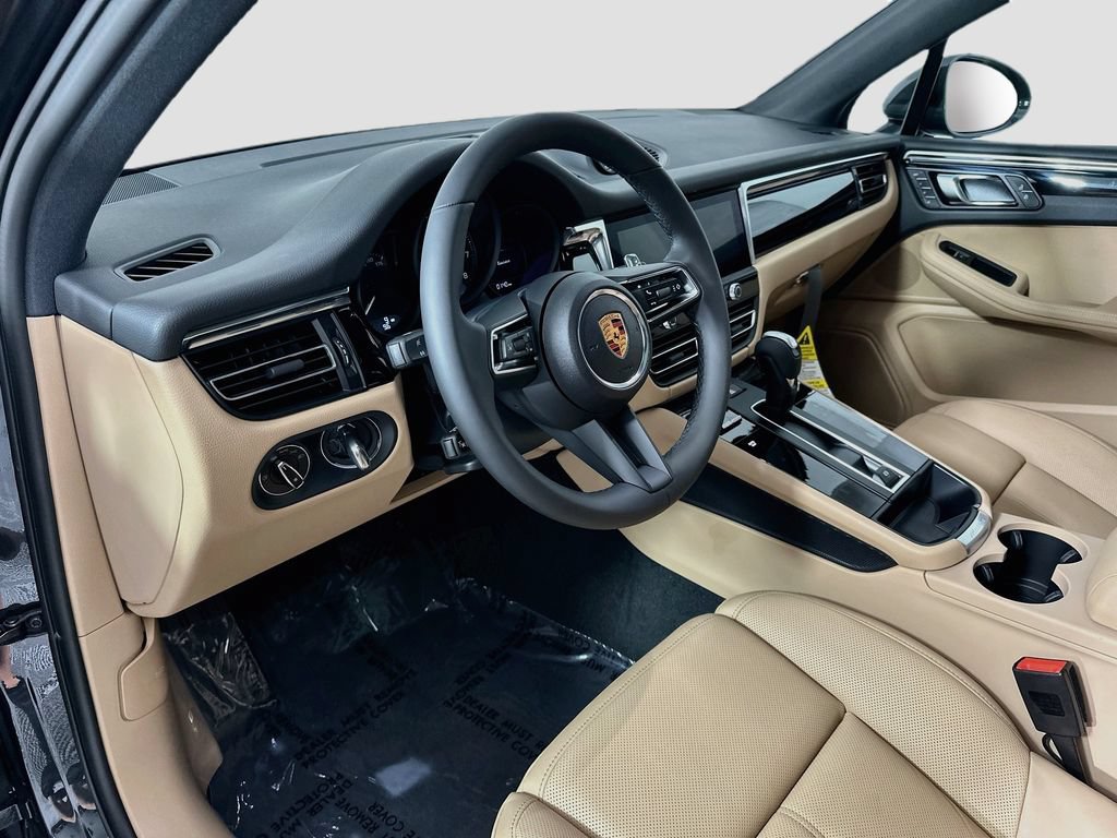 New 2026 Porsche Macan AWD/4WD image 4