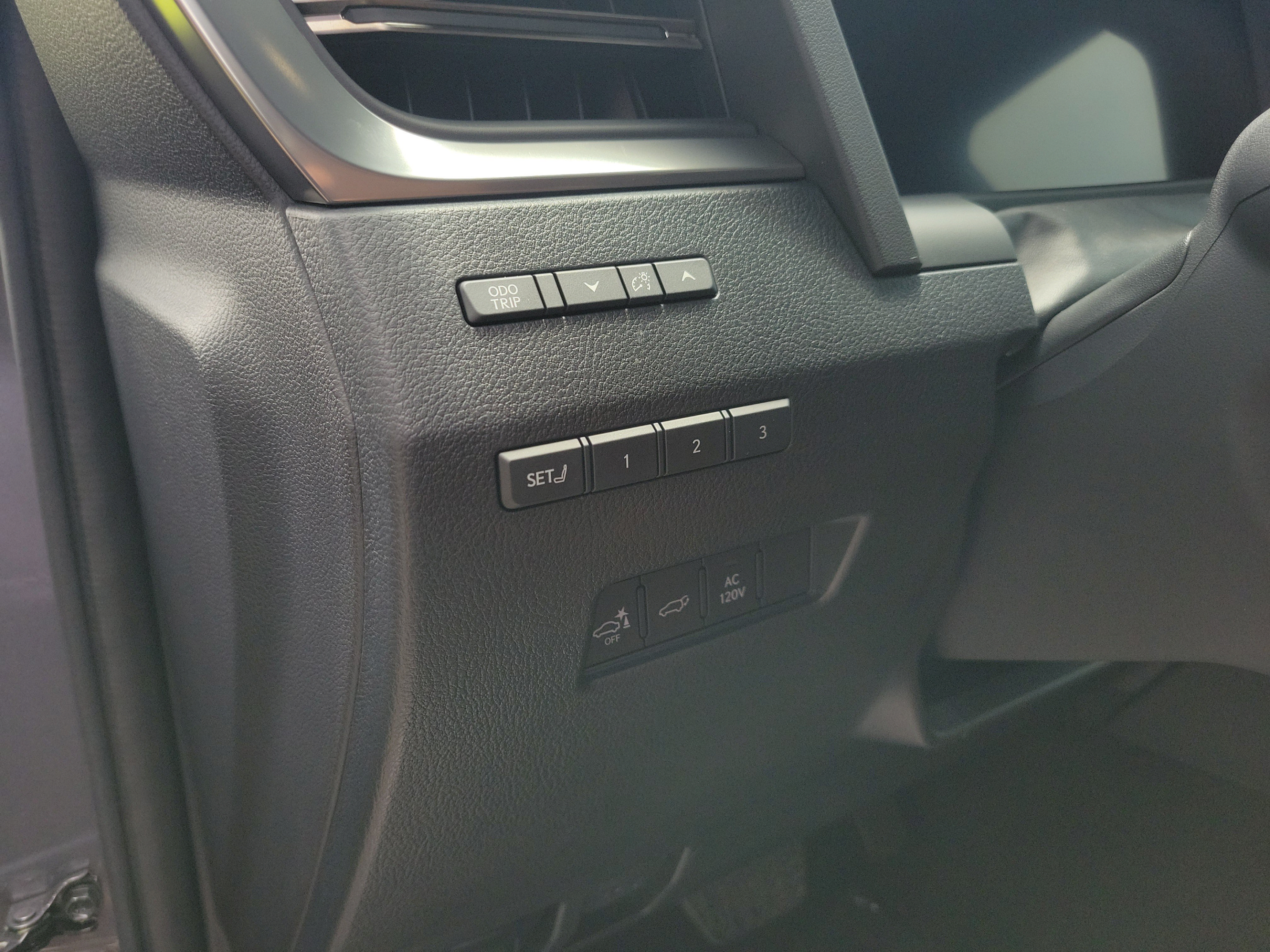 Used 2024 Lexus GX 550 w/ Accessory Package (Z1) AWD/4WD image 23