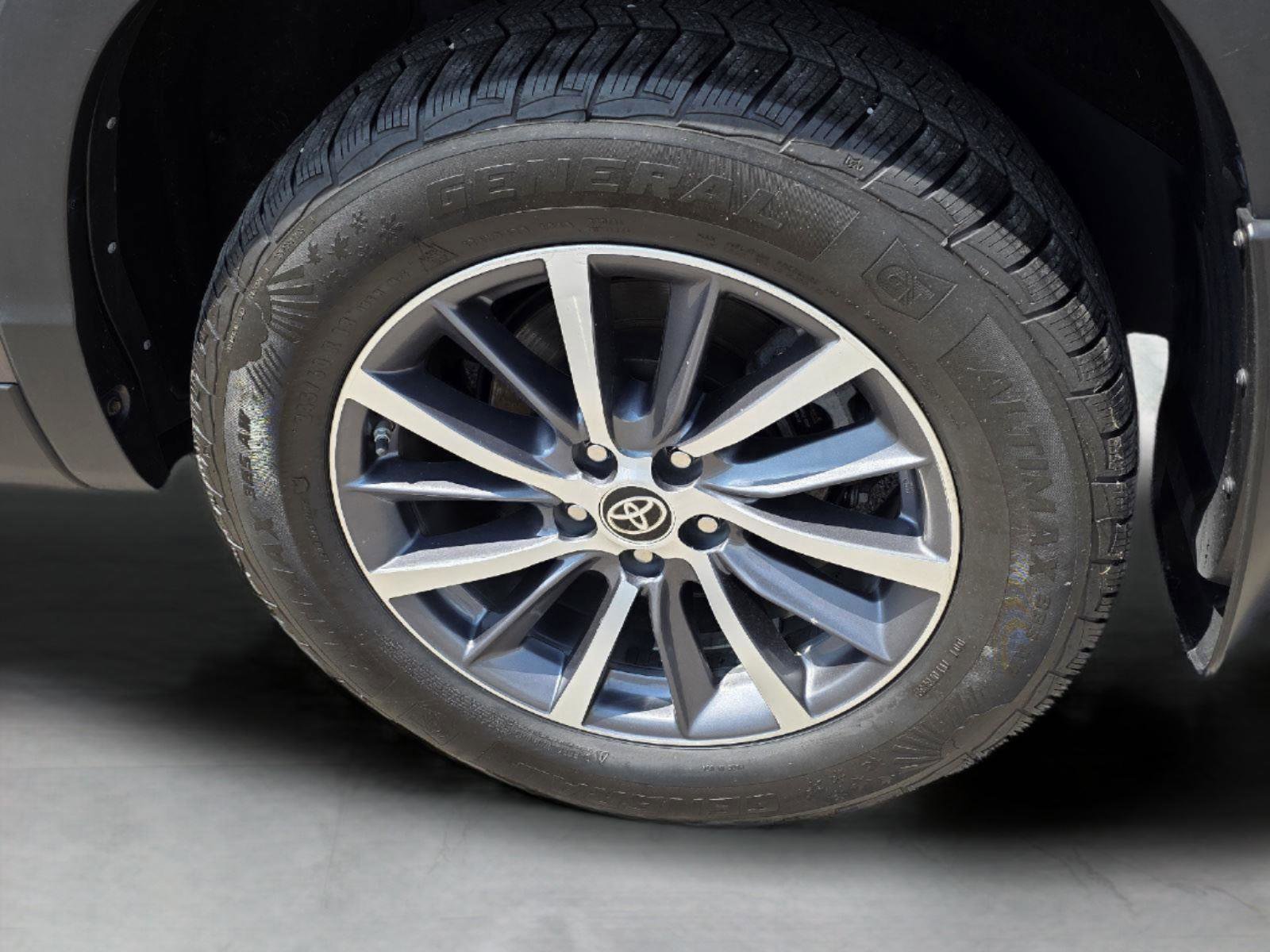 Used 2019 Toyota Highlander XLE image 11