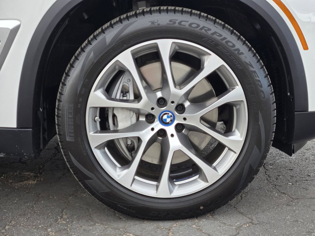 Certified 2025 BMW X5 xDrive50e w/ Parking Assistance Package image 11