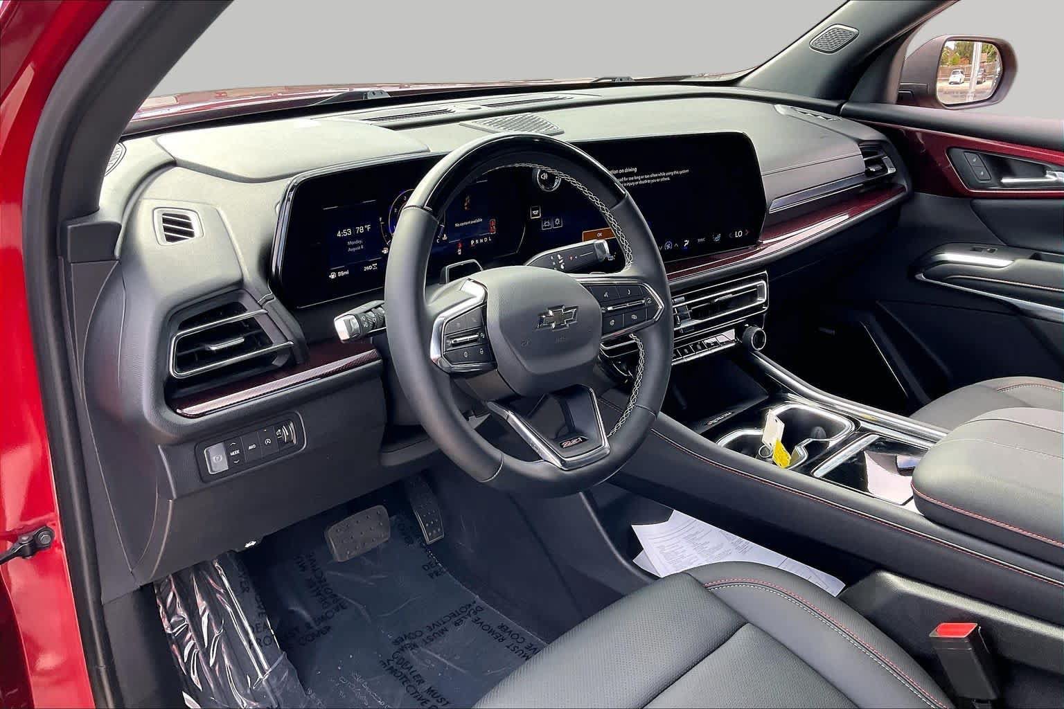 Used 2025 Chevrolet Traverse Z71 w/ Enhanced Driving Package AWD/4WD image 17