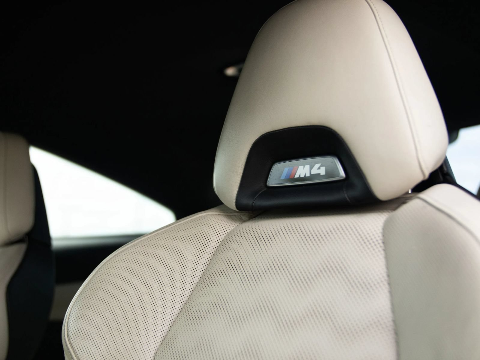 Used 2022 BMW M4 Competition w/ M Carbon Exterior Package RWD image 37