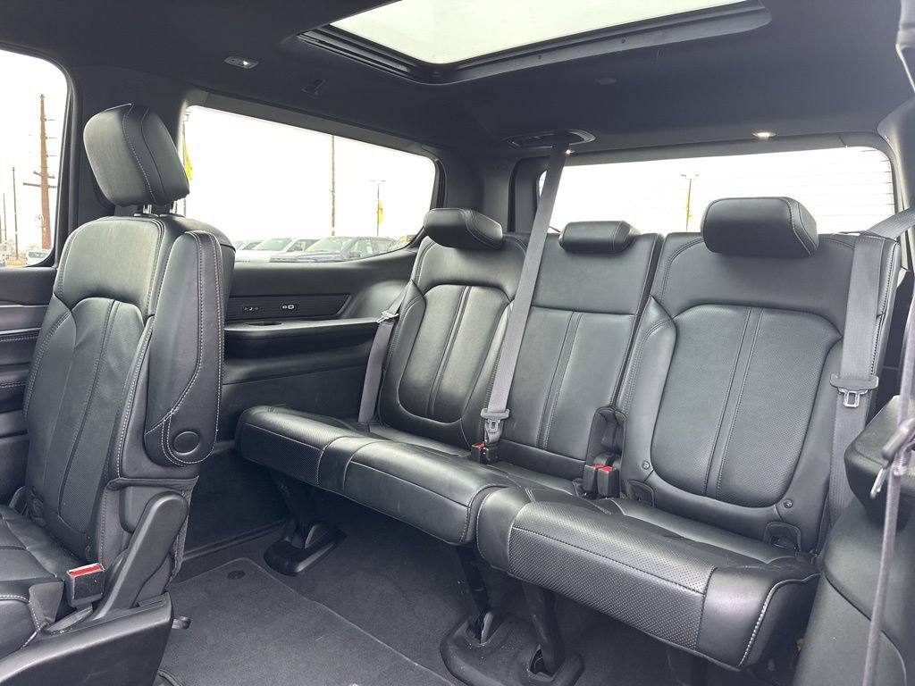 Used 2024 Jeep Wagoneer Series II AWD/4WD image 24