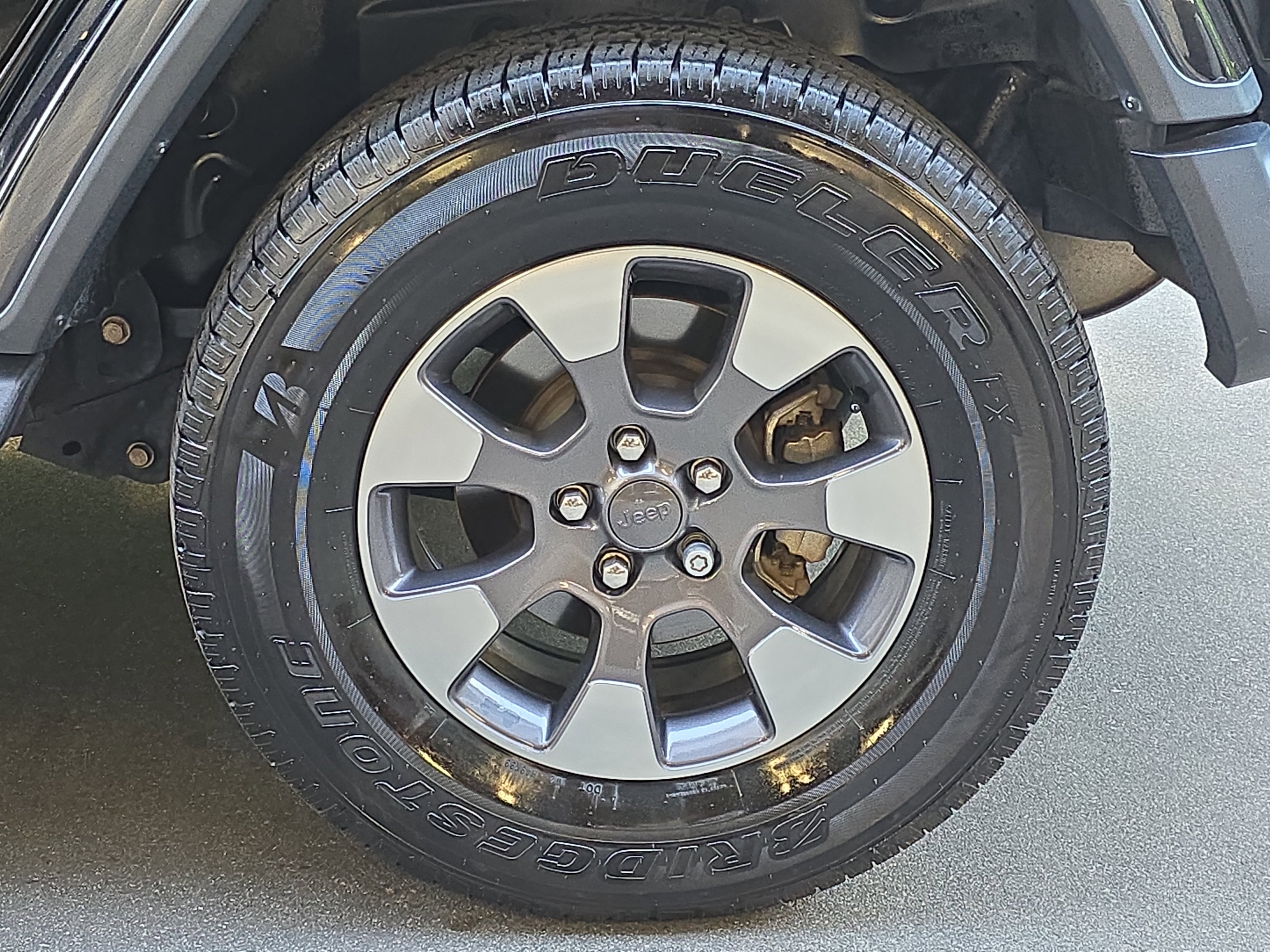 Used 2018 Jeep Wrangler Unlimited Sahara image 32